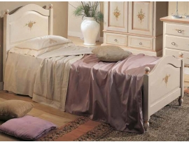 Stylová ručně malovaná jednolůžková postel v bílé barvě se starorůžovým lemem