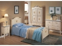 Stylová ručně malovaná jednolůžková postel v bílé barvě s azurovým lemem