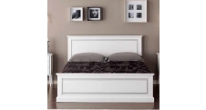 Stylová dvoulůžková postel v bílé barvě